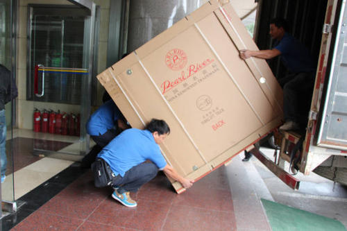 洛龙钢琴贵重工艺品无忧运